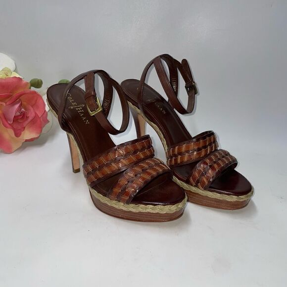 Beautiful Cole Haan Leather Heels 6 - Picture 1 of 7